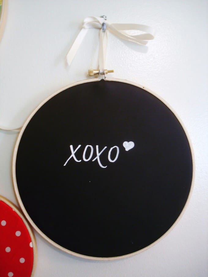 chalkboard embroidery hoops (a tutorial)
