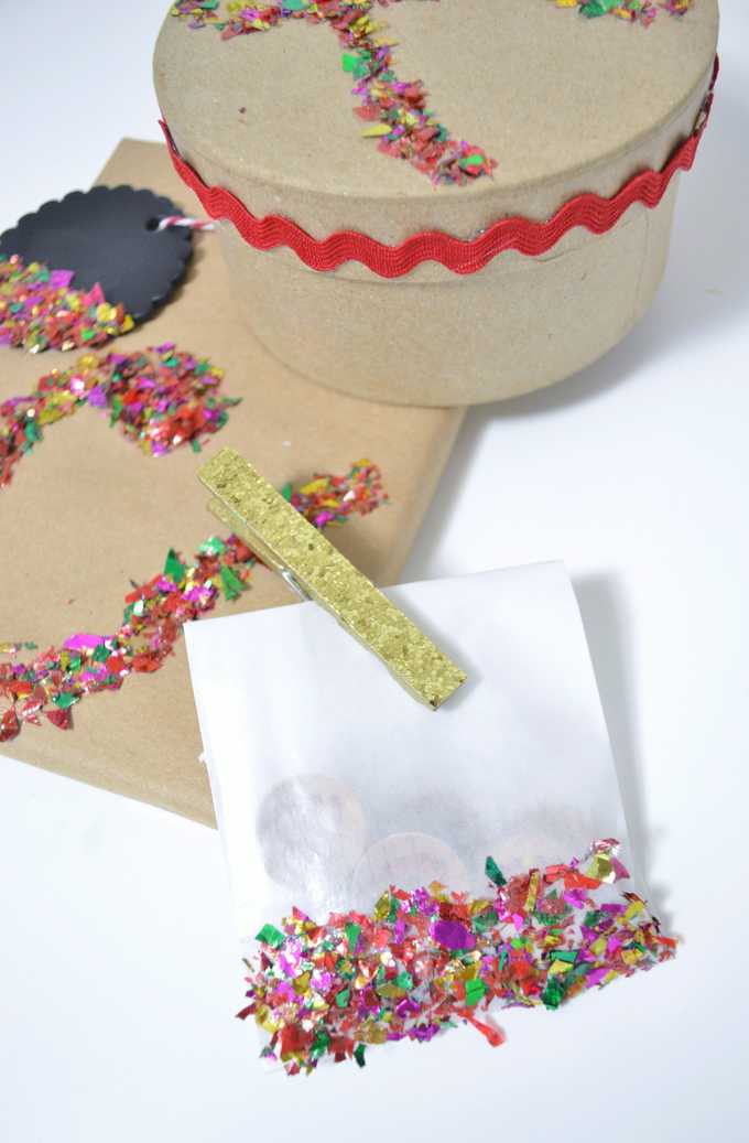 Easy Glitter Gift Wrap