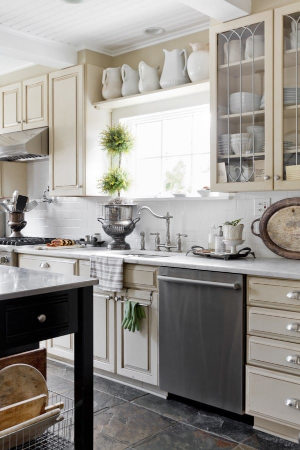 decorating above kitchen cabinets {10 ways}