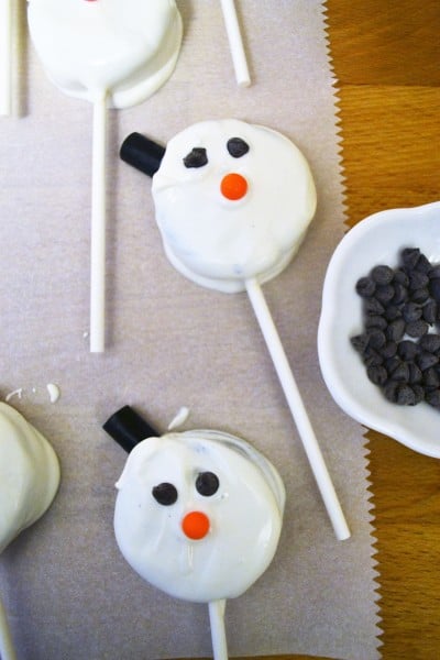 snowman oreo pops