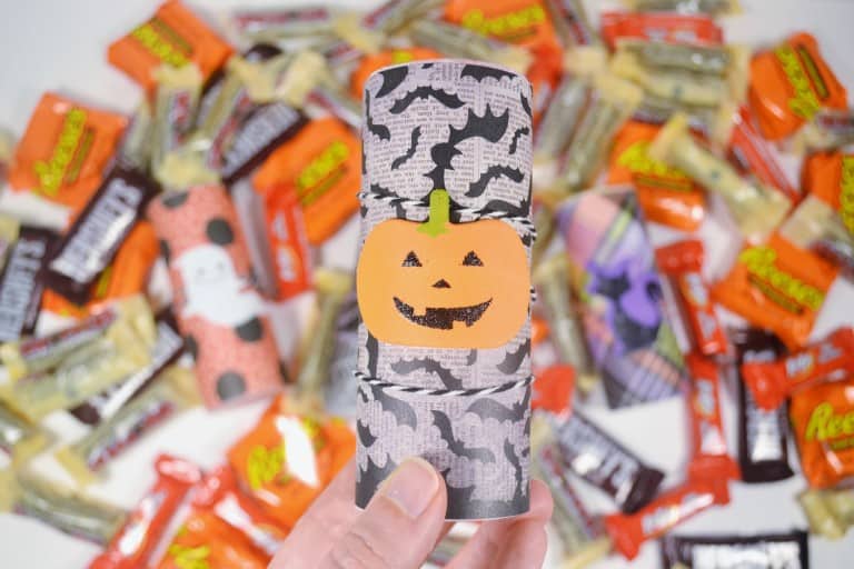 Halloween Crafts {Make a Toilet Paper Roll Candy Holder}