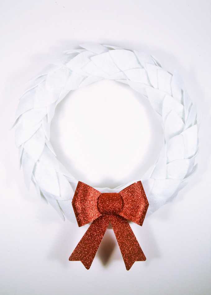 How to Make a Christmas Wreath 