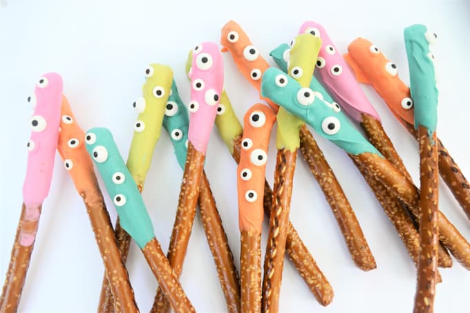 No Bake Halloween Chocolate Pretzels