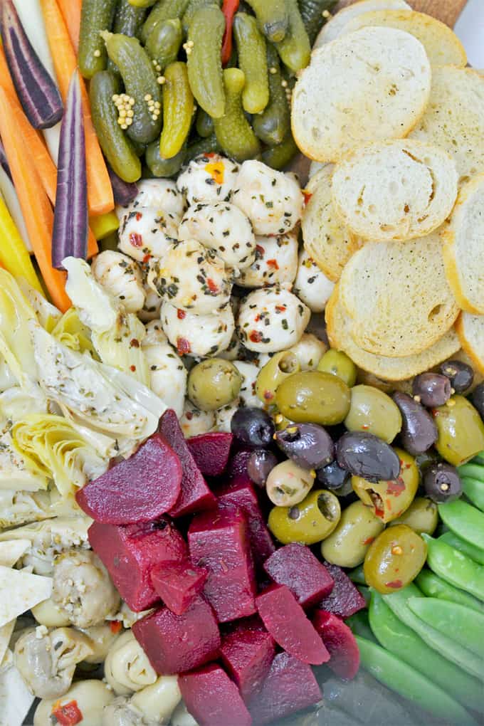 How to Make a Mediterranean Snack Platter